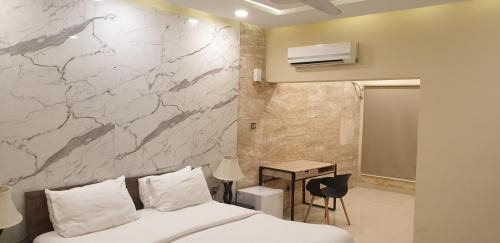 F-7 Sector Casa | Gofas Lodge