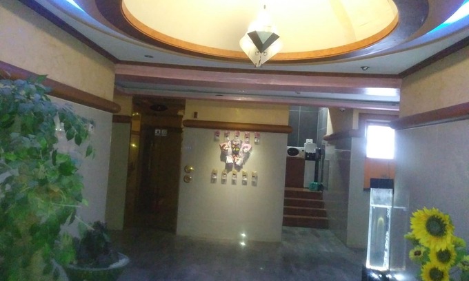 Gunsan Hotel | Golden Bee Motel