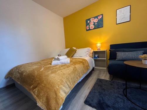 Chelmsford Casa | Golden Raspberry