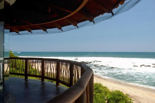 Troncones Casa | Golondrina Beachfront Room with Pool, Troncones