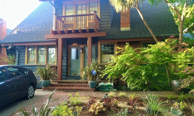 Upper Telegraph Casa | Gorgeous 3 bdrm home in Rockridge, walk to everything!