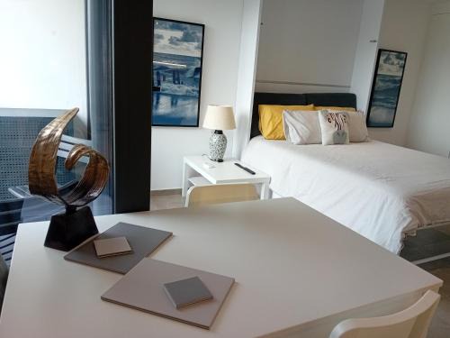 Gibraltar Apartamento | Gorgeous Apartment with Balcony at E1