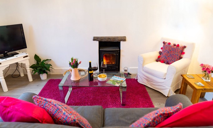 St Davids Apartamento | Precioso piso en planta baja - acogedor, con estacionamiento y una base prefecta de St. Davids.