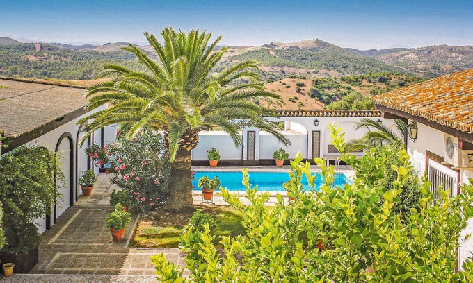 Morón de la Frontera Casa | Gorgeous home in Morón de la Frontera