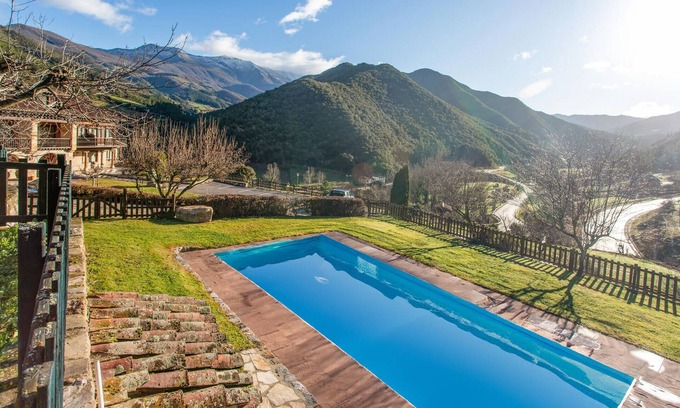 Frama Casa | Gorgeous home in Cabezón de liebana