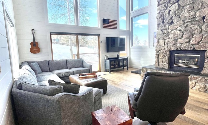 Steamboat Springs Casa | Gorgeous Home + Close to Skiing + Garage + Private dry sauna