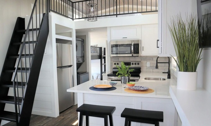 Sandusky Cabaña | Gorgeous Lake Views #27 Cottage at Bayfront Resort