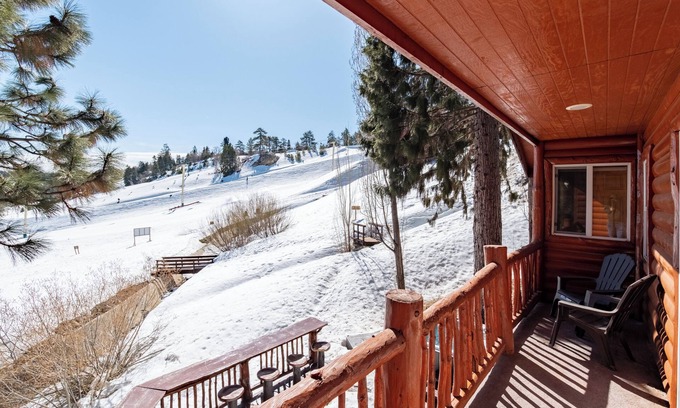 Bouvet Island Cabina | Clover by AvantStay | ⛷️ Gorgeous Ski In/ Ski Out Home w/ Game Room & Hot Tub!🫧