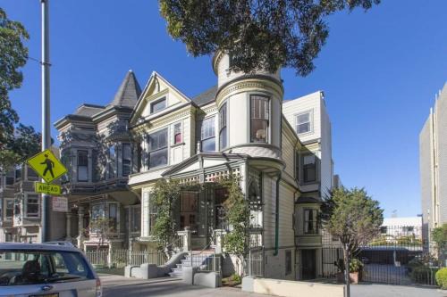 Haight-Ashbury Casa | Gorgeous Victorian Flat