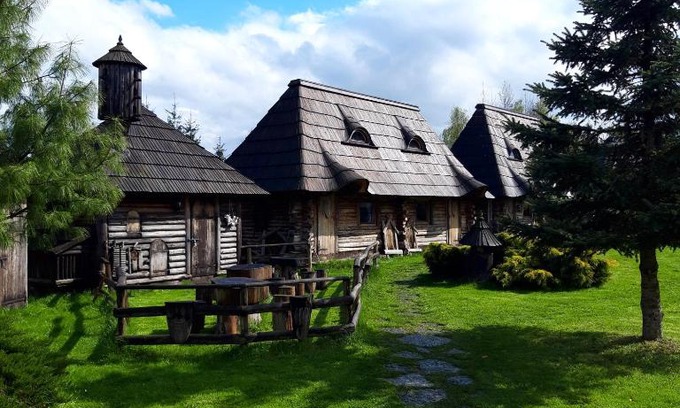 Checiny Complejo | Gród Pędzików