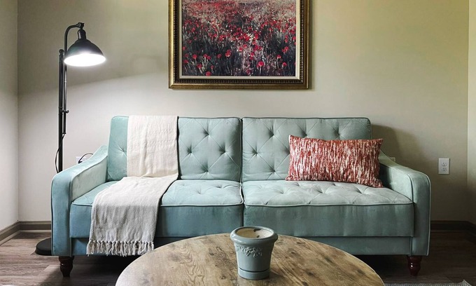 Ferndale Apartamento | Graceful 1BD/1BA w/Balcony + Gym - Little Rock