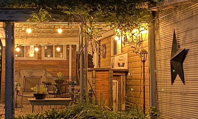 Pleasant Point Cabaña | Graceland in the Kawartha's