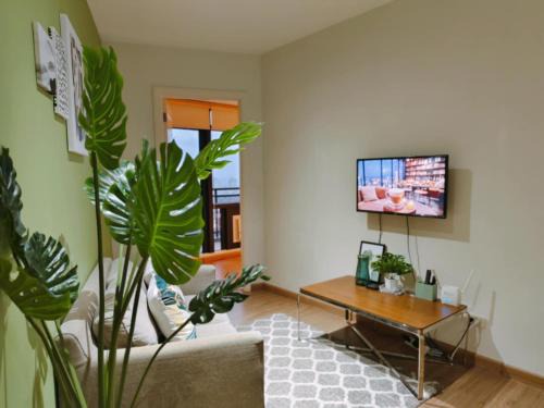 Downtown Apartamento | Gramercy Residences Makati by Christine Suites PH with Balcony
