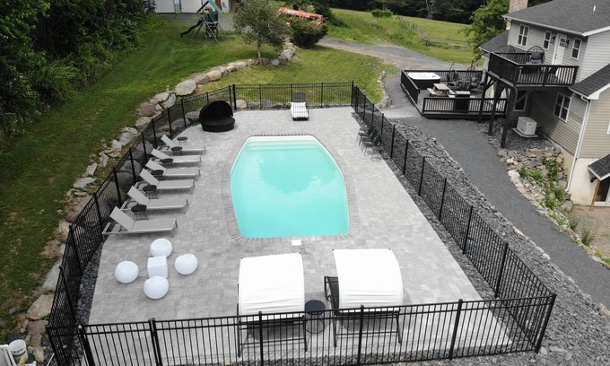 Stroudsburg Villa | Grand 9BR scale Pool House with hidden room