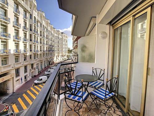 Cannes City Centre Apartamento | Grand studio cabine à côté des plages NER634