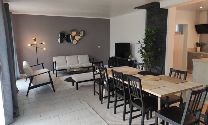 Lesigny Villa | Grande Maison Avec Jardin Pour 10 Personnes Entre Paris et Disneyland