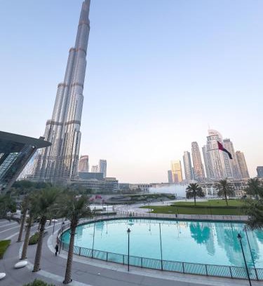 Downtown Dubai Apartamento | Grandeur 2 Bedroom Apartments I Burj Khalifa & Fountain Views I Free Parking, Gym, Pool, Wi-Fi & PS5 I by Skyline Serenity