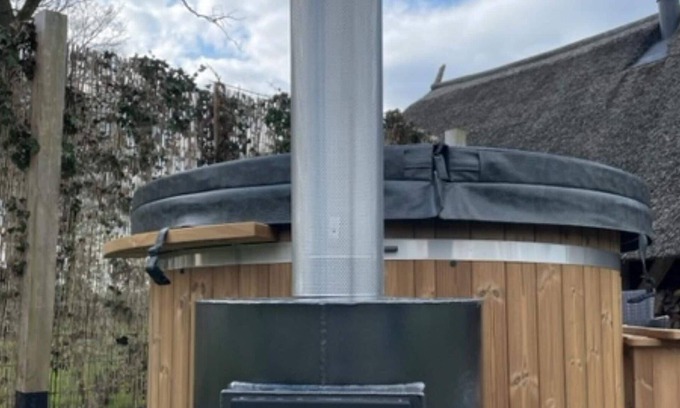 Dwingeloo Otro | Grandeur Farmhouse in Dwingeloo at a National Park