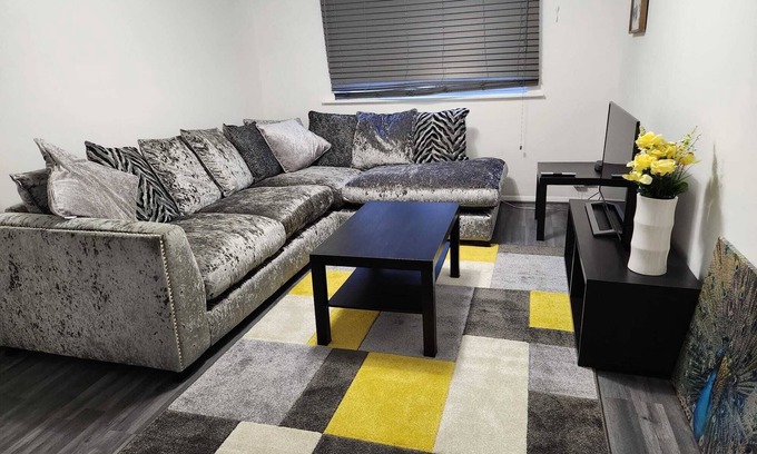 West Thurrock Apartamento | Grays Apartment with City Views lakeside shopping