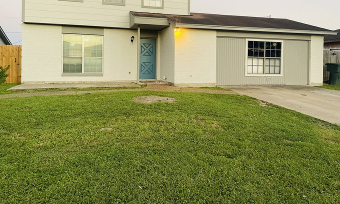 Harlingen Casa | Great 2 story home for a getaway. Harlingen Tx