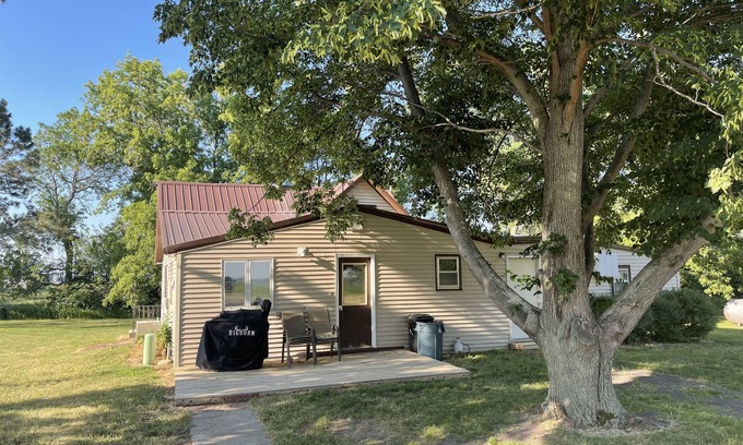 Roslyn Otro | Great area for hunting and fishing, dog kennel on property