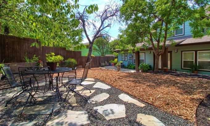 Dawson Casa | Great location-Beautiful Austin Home-in SoCo 4BR, 3.5BA