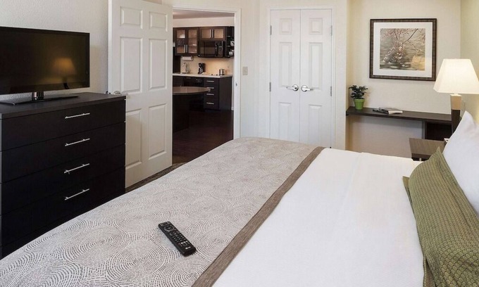 Southfield Casa | Great Relaxing Overnight Stay! 4 Spacious Rooms w/ Kitchen! Free Parking