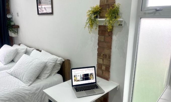 Luton Apartamento | Great Studio near Airport - SUPER HOST 2 YEARS RUNNING!