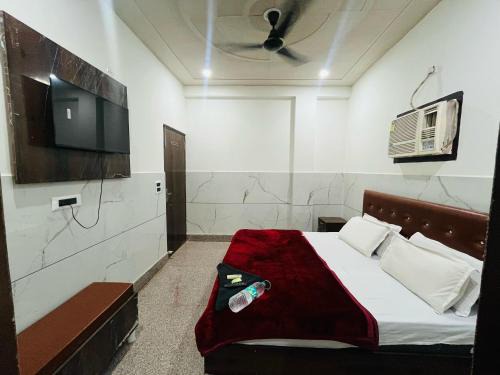 South Extension Hotel | Green Residency Green Park Metro Gate no 3