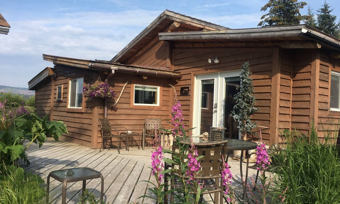 Homer Cabina | Green Timbers Lodging / Redwood Cabin