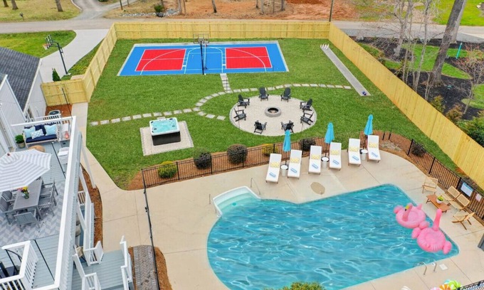 Greensboro Casa | Greensboro Getaway Villa | Pool + HotTub + Golf + Basketball Court + Pickleball