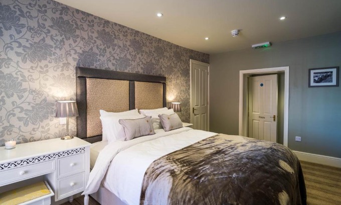 Wilton Hotel | Greyhound Inn Wilton