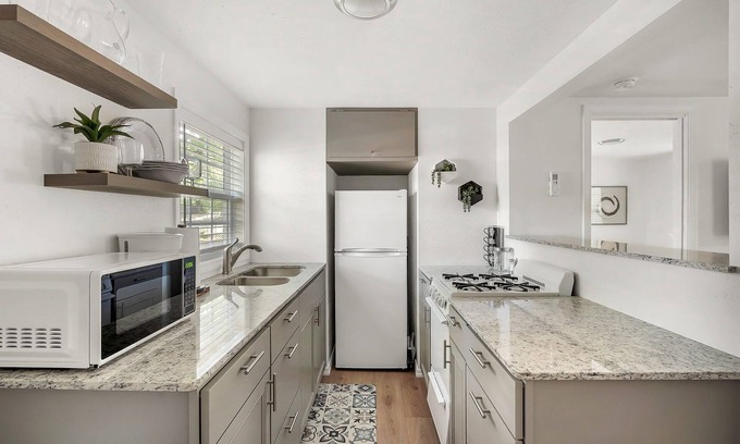 Fort Smith Apartamento | Grimm, One bedroom one bathroom duplex in Park Hill subdivision of Fort Smith.