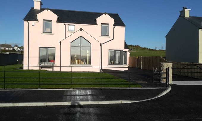 Castlewellan Cabaña | Gromoth Mountain View Cottage - Heather Cottage