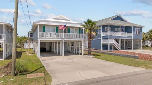 Cherry Grove Beach Casa | Grove Cove - 1 and half Blocks from beach - Dog Friendly