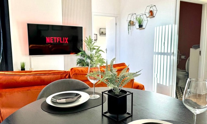 Cradley Apartamento | Guest Choice! Apartment Smart Tv Parking Sofa Bed