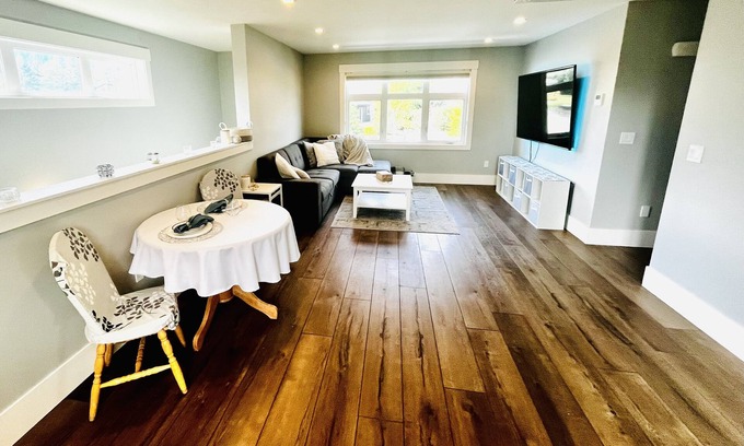 Regional District of Nanaimo Casa | Guest suite in Fairwinds! 2 minutes from golf course w/ putting green in yard!