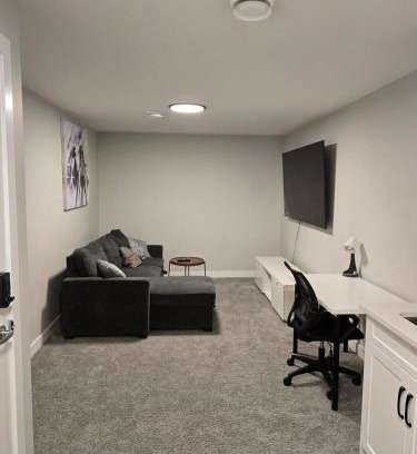 Southwest Calgary Apartamento | Guest Suite in Southwest Calgary