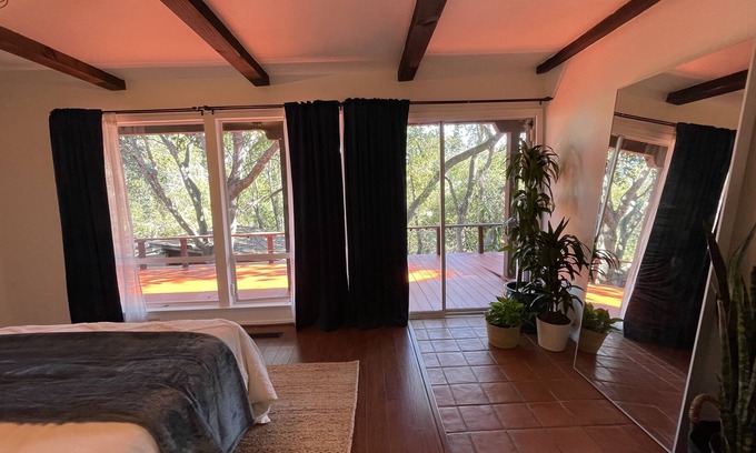 Los Altos Hills Casa | Guest Suite Retreat in Los Altos Hills