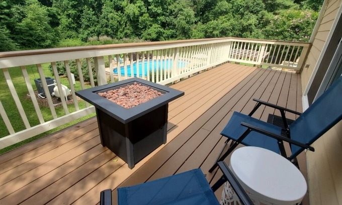 Willow Spring Apartamento | Guesthouse on private 16 acre country estate.