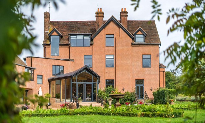 Chilworth Hotel | Guildford Manor Hotel & Spa