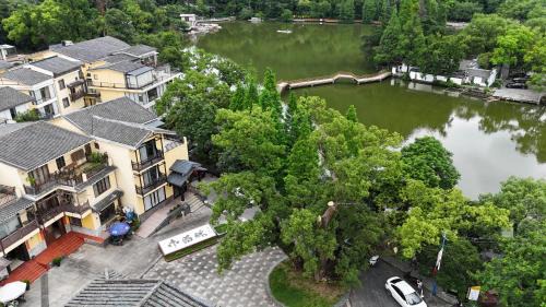 Xiufeng Cabina | Guilin Camphor Country House Free pick-up service at train station for two nights