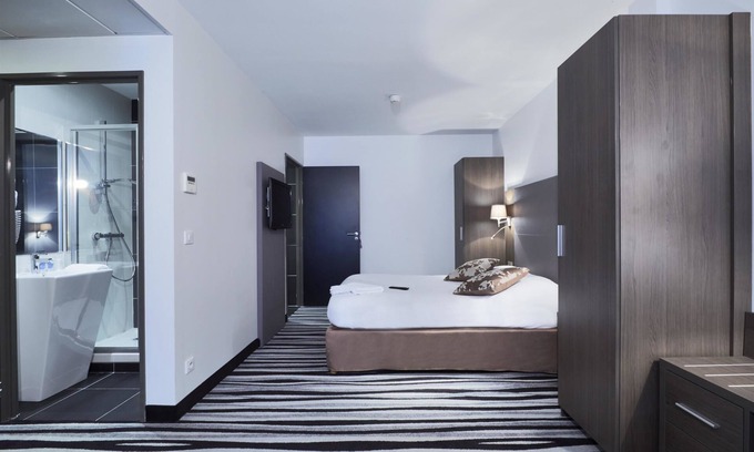 Montigny-le-Bretonneux Hotel | Hôtel Kyriad Saint Quentin en Yvelines - Montigny