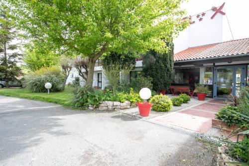 Rochefort Hotel | Hôtel-Restaurant La Belle Poule - Contact Hotel
