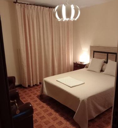 La Corredoria y Ventanielles Casa | Habitacion matrimonial centro ciudad