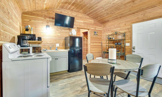 Lakeview Cabina | Half-Mi to Bull Shoals Lake Access: Angler's Cabin