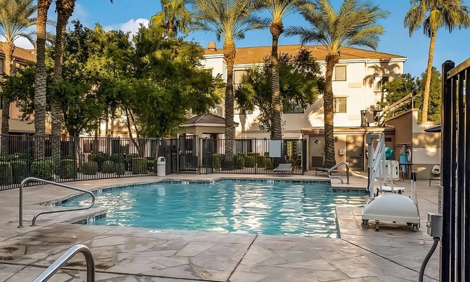 Chandler Apartamento | Hall of Flame Museum of Firefighting! Comfortable Unit w/ Pool view, Onsite Pool