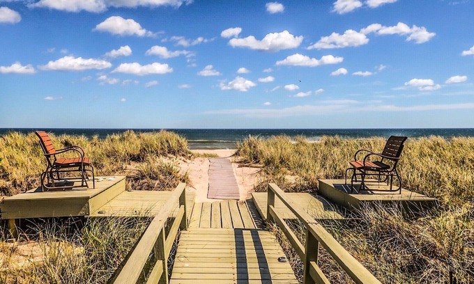 Westhampton Beach Casa | Westhampton Home - ¡Playa privada, piscina y terraza!