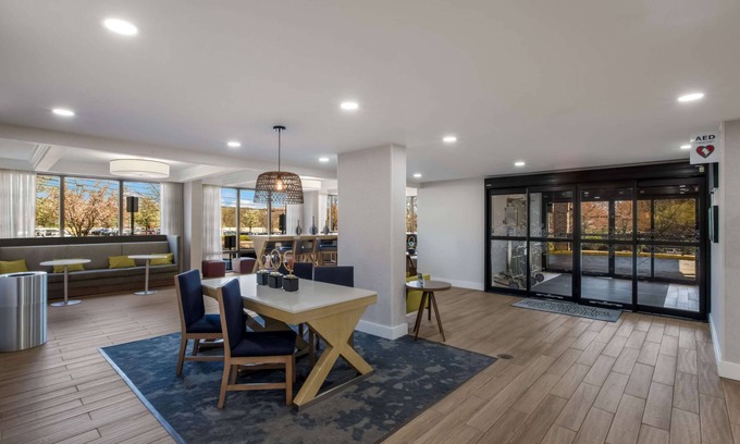 Willow Grove Hotel | Hampton Inn by Hilton Philadelphia / Willow Grove