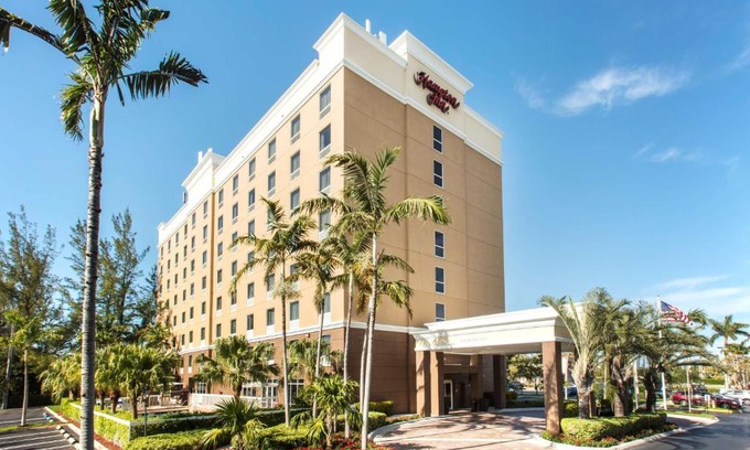 Hallandale Beach Hotel | Hampton Inn Hallandale Beach-Aventura